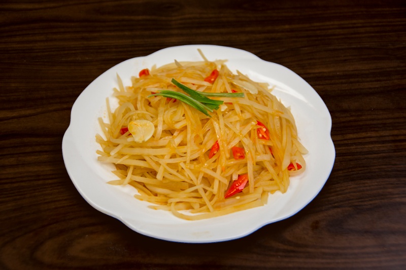 v08. hot & sour shredded potato 酸辣土豆丝 <img title='Spicy & Hot' align='absmiddle' src='/css/spicy.png' />